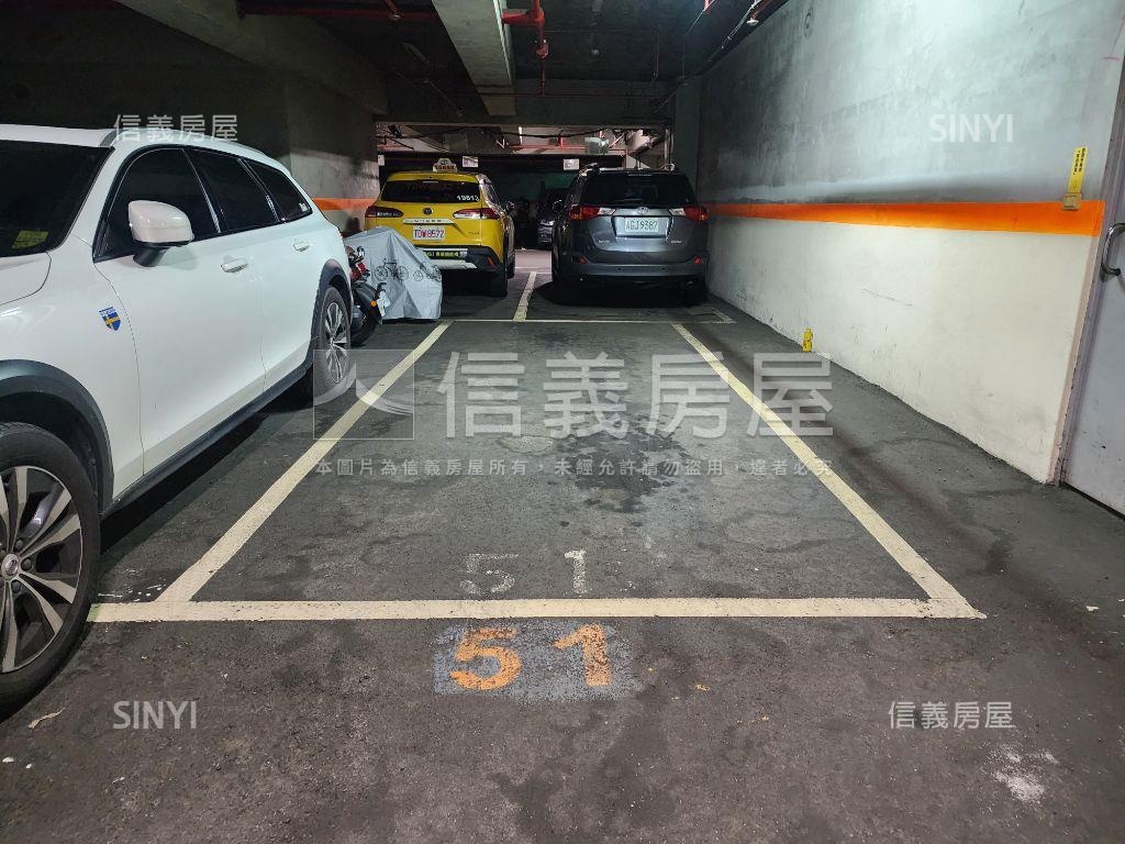 景安名人三房坡平大車位房屋室內格局與周邊環境