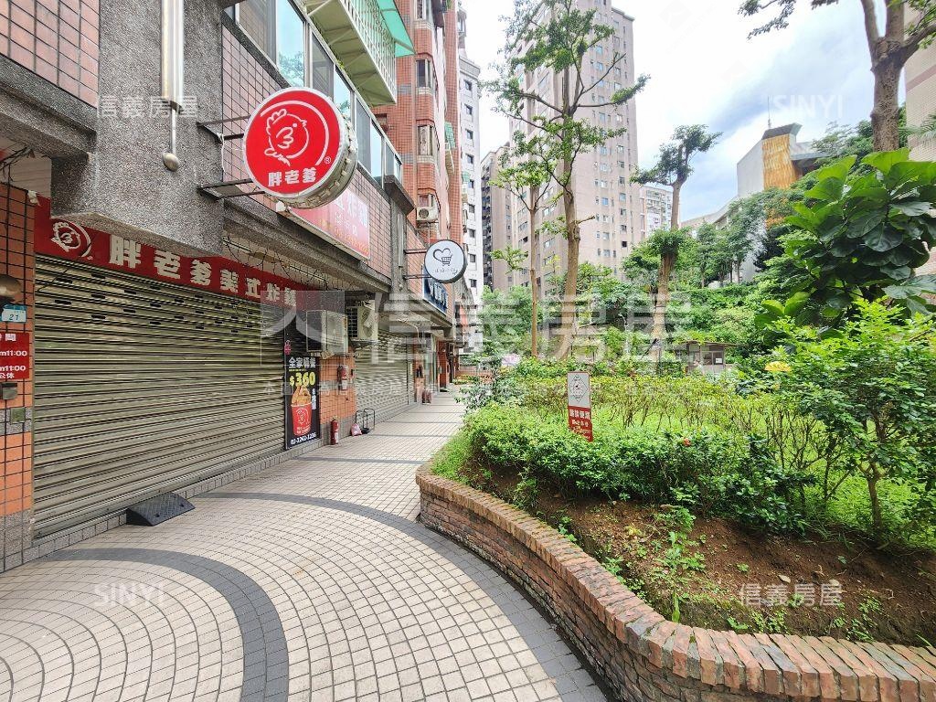 景安名人三房坡平大車位房屋室內格局與周邊環境