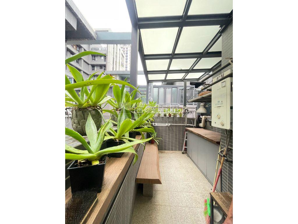單元二驚喜規劃電梯別墅房屋室內格局與周邊環境
