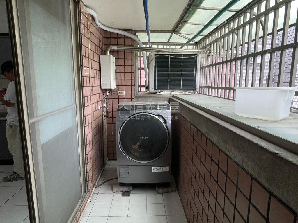 近向上市場三房有車位房屋室內格局與周邊環境