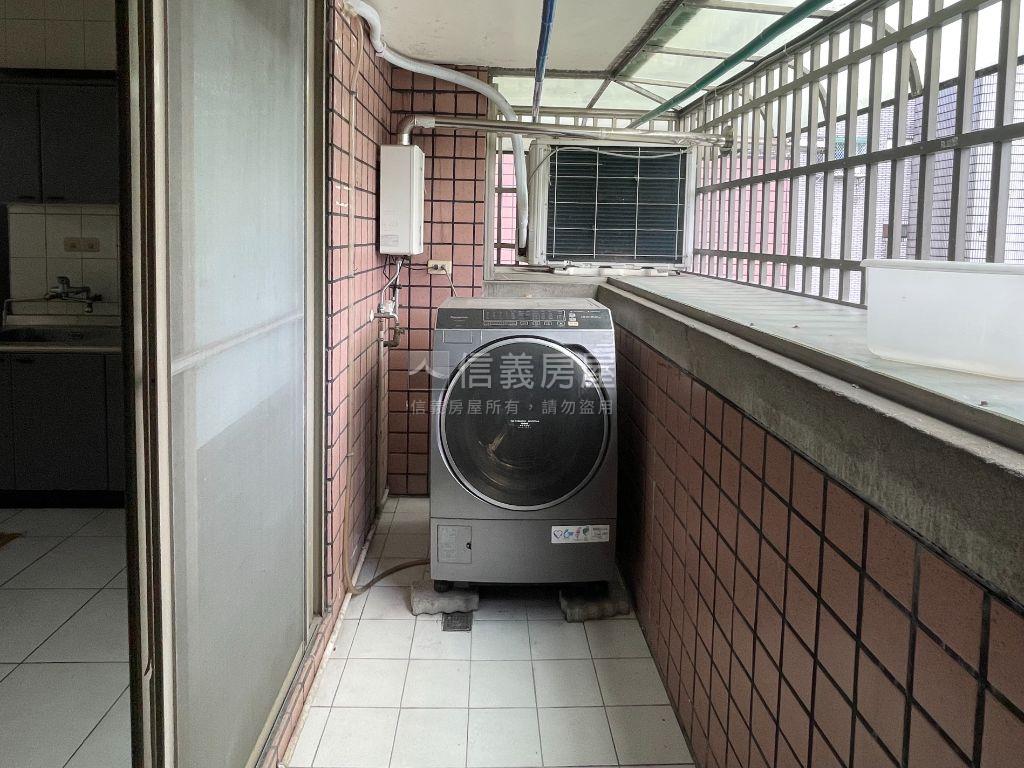 近向上市場三房有車位房屋室內格局與周邊環境