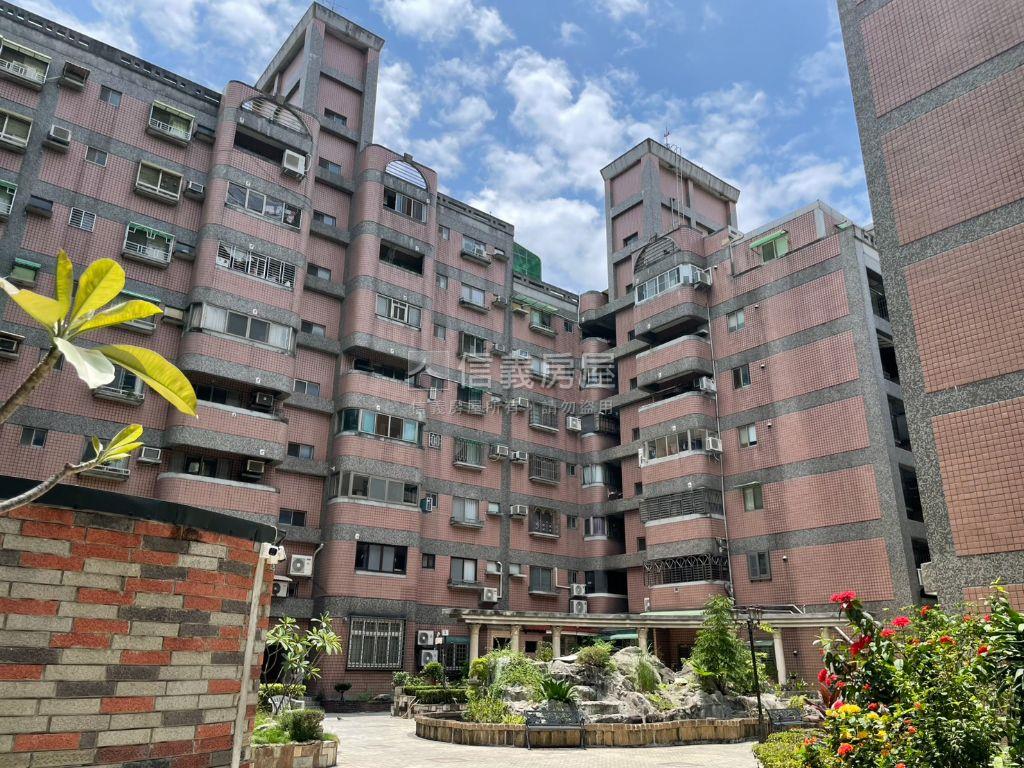 近向上市場三房有車位房屋室內格局與周邊環境