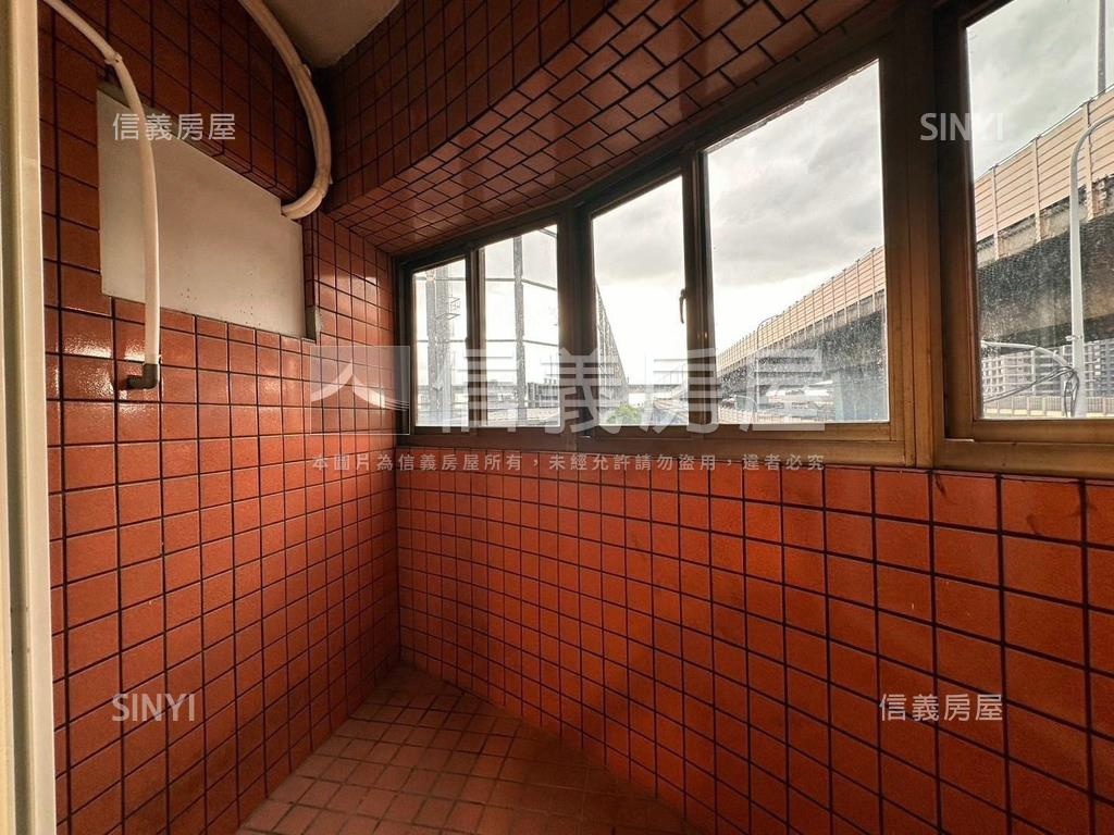 ７４７舒服裝潢美屋房屋室內格局與周邊環境