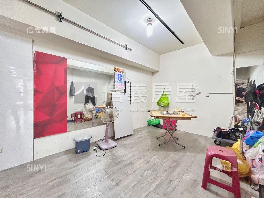 新莊雙捷挑高三角金店面房屋室內格局與周邊環境
