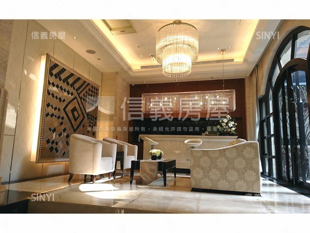 新莊雙捷挑高三角金店面房屋室內格局與周邊環境
