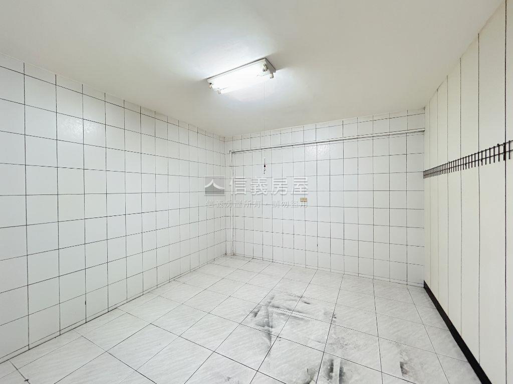 正【五工二路】店辦房屋室內格局與周邊環境