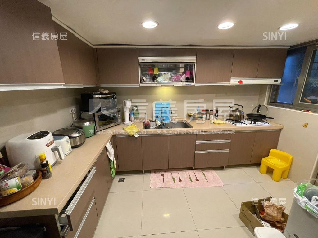 專任－電梯豪景裝潢４房房屋室內格局與周邊環境