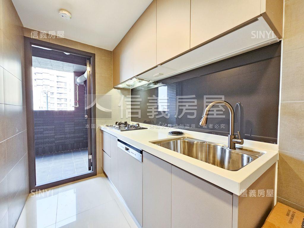 八擴．城中大璽三房車位房屋室內格局與周邊環境