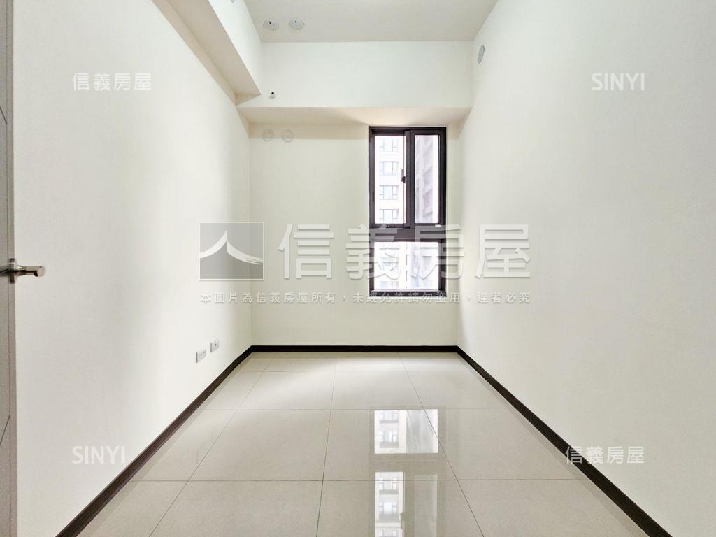 八擴．城中大璽三房車位房屋室內格局與周邊環境