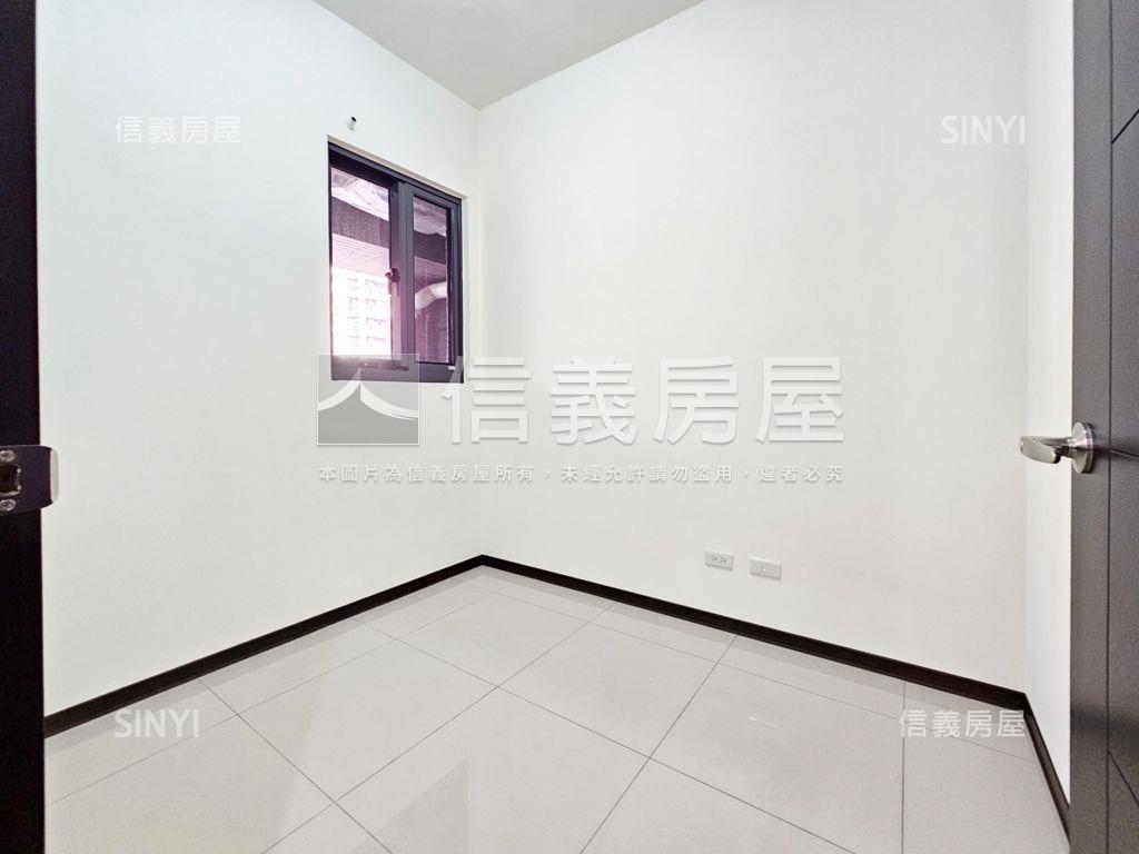 八擴．城中大璽三房車位房屋室內格局與周邊環境