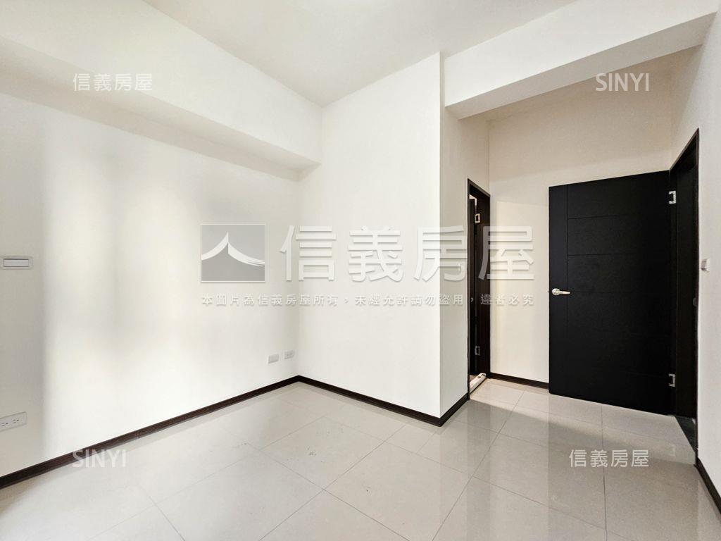 八擴．城中大璽三房車位房屋室內格局與周邊環境