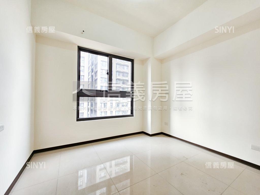 八擴．城中大璽三房車位房屋室內格局與周邊環境