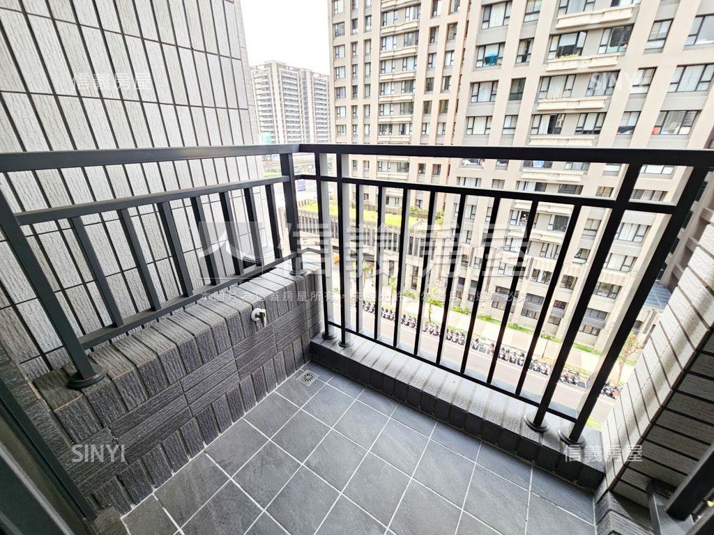 八擴．城中大璽三房車位房屋室內格局與周邊環境