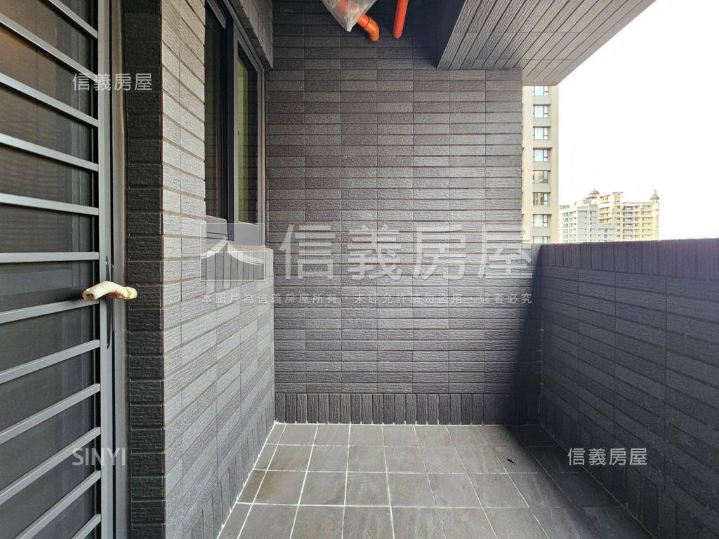 八擴．城中大璽三房車位房屋室內格局與周邊環境