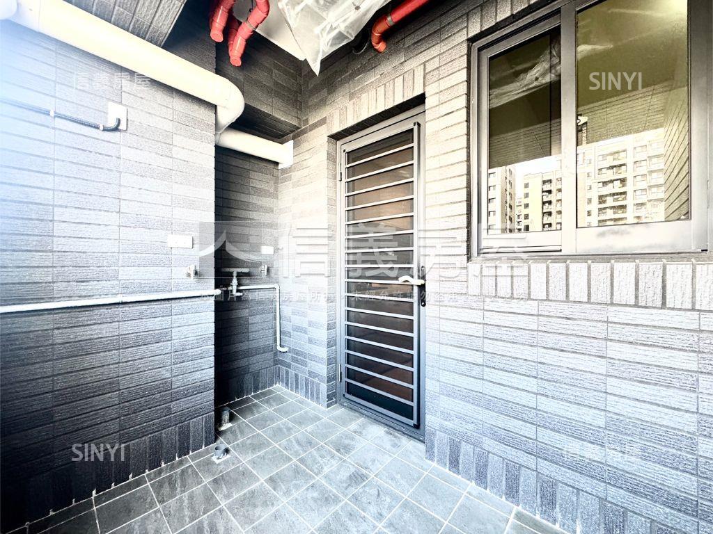 八擴．城中大璽三房車位房屋室內格局與周邊環境