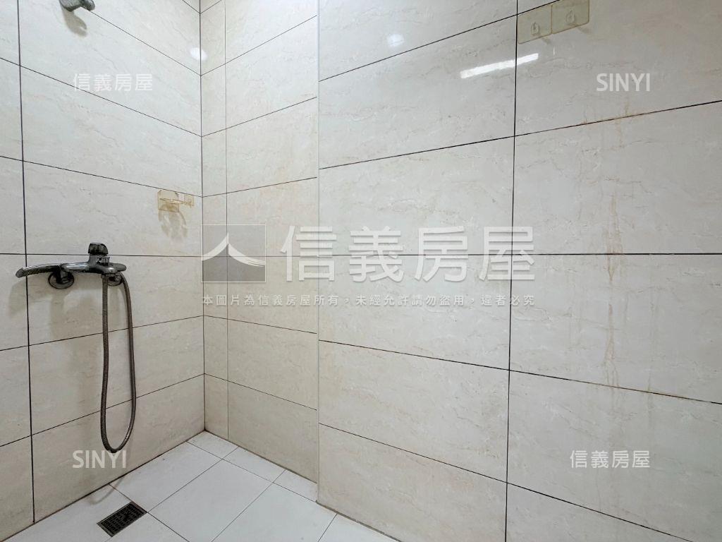 瑞隆１２米正街騎樓透天房屋室內格局與周邊環境