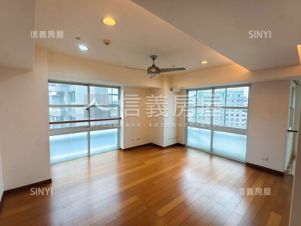 河景建築賞挑高六米大戶房屋室內格局與周邊環境