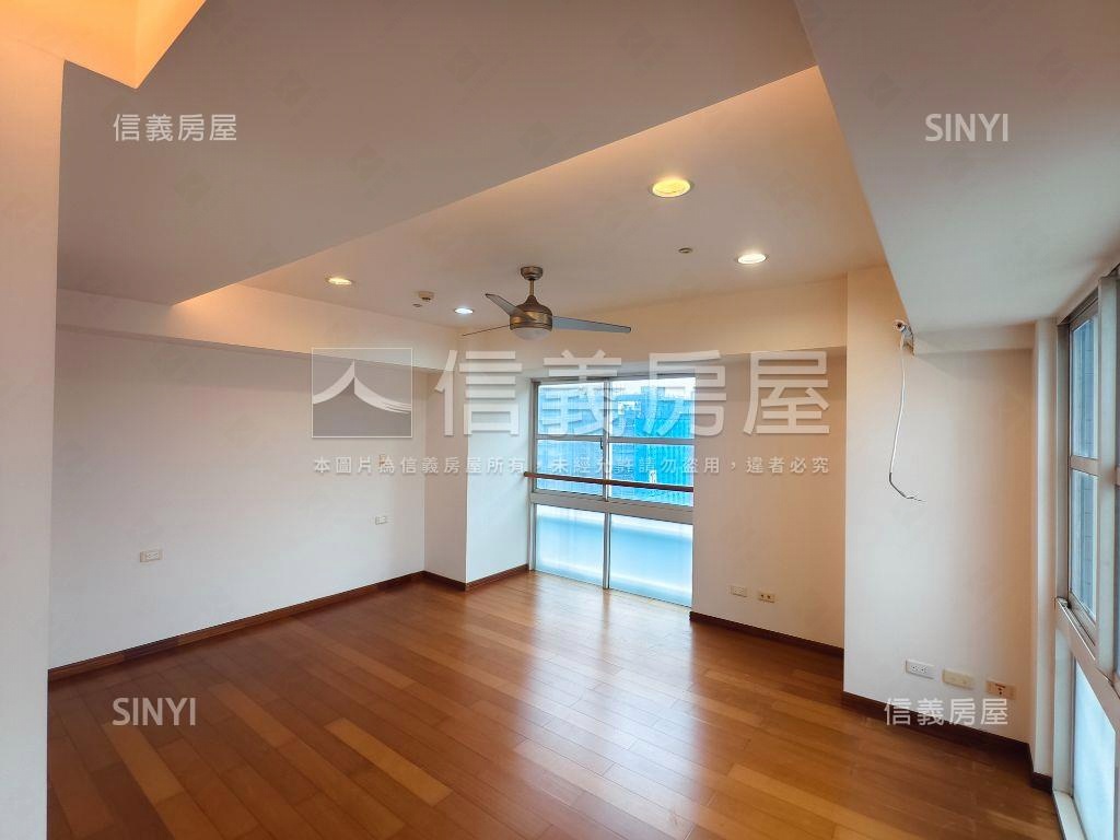 河景建築賞挑高六米大戶房屋室內格局與周邊環境