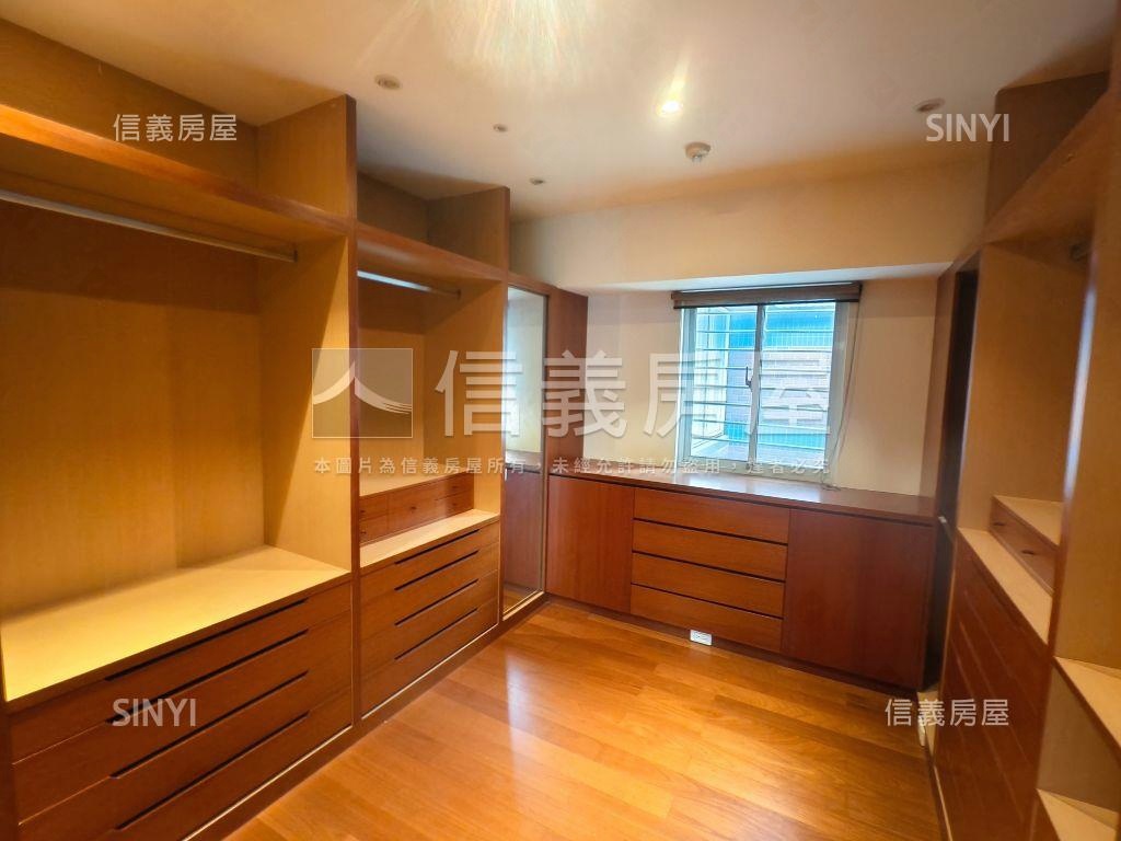 河景建築賞挑高六米大戶房屋室內格局與周邊環境