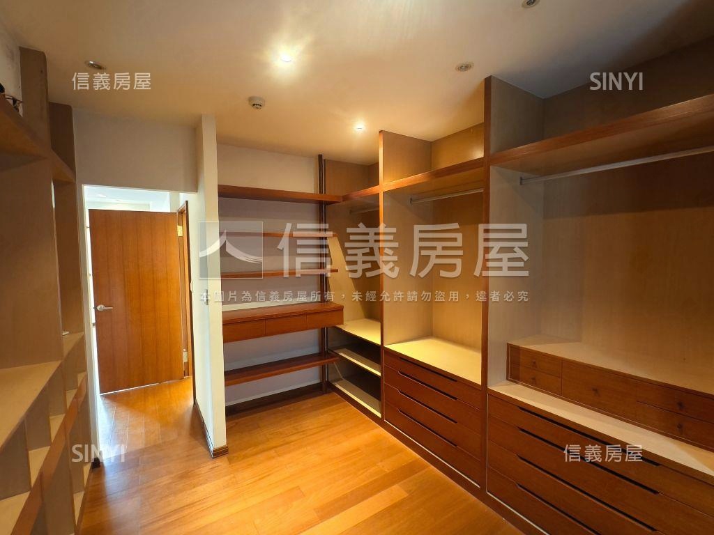 河景建築賞挑高六米大戶房屋室內格局與周邊環境