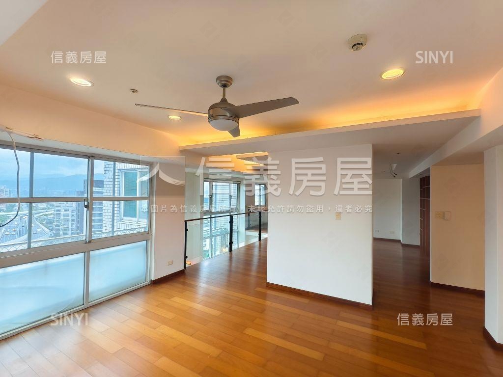 河景建築賞挑高六米大戶房屋室內格局與周邊環境
