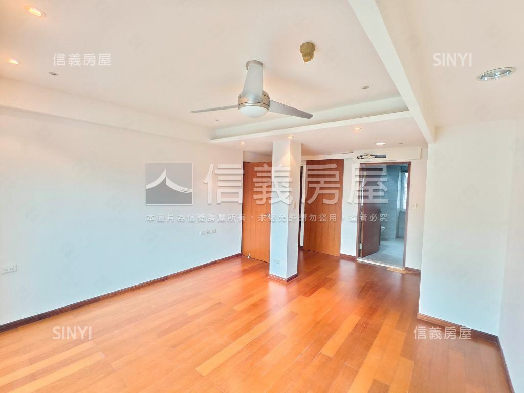 河景建築賞挑高六米大戶房屋室內格局與周邊環境