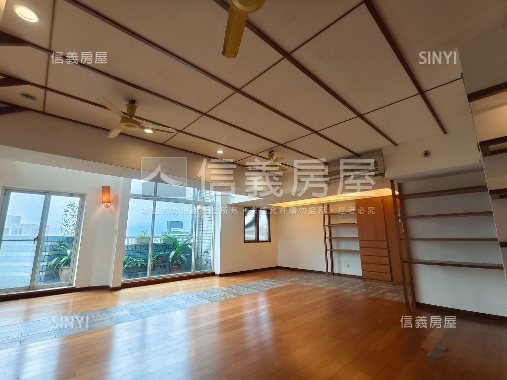 河景建築賞挑高六米大戶房屋室內格局與周邊環境