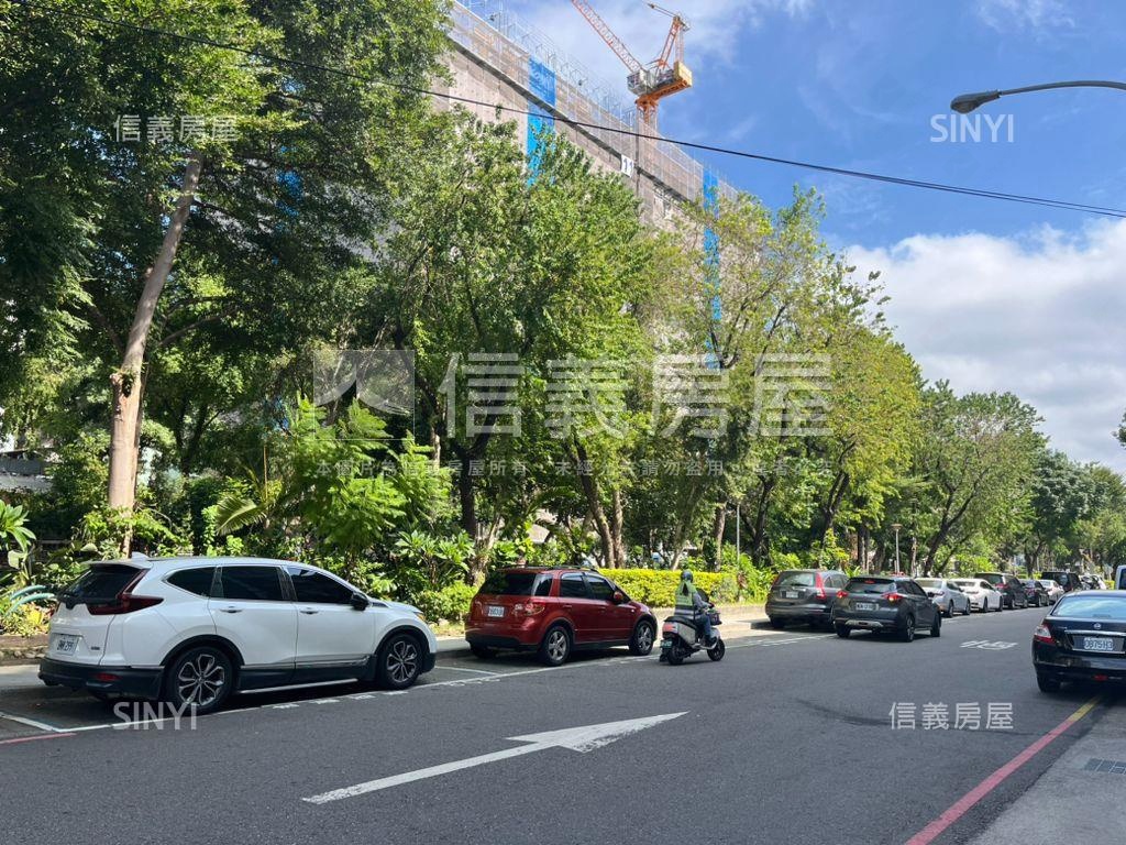 達麗冶翠帝王Ｂ７兩房兩衛房屋室內格局與周邊環境