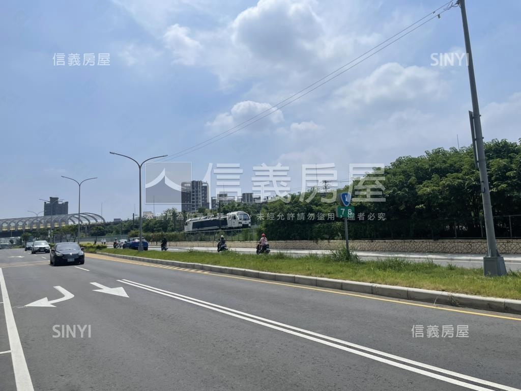 自由大道高樓有平面車位房屋室內格局與周邊環境