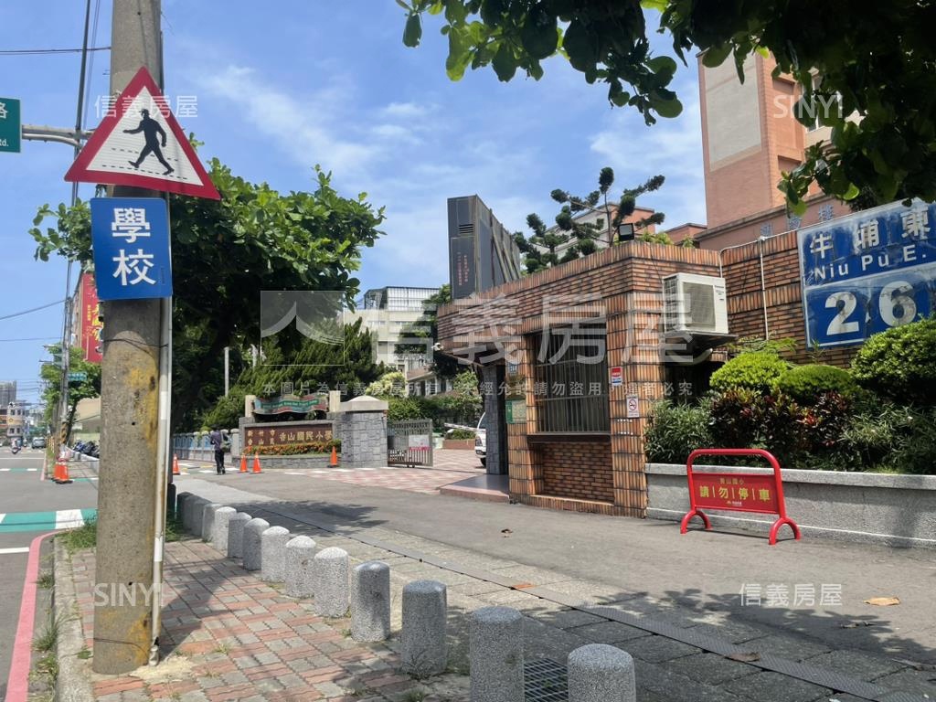 自由大道高樓有平面車位房屋室內格局與周邊環境