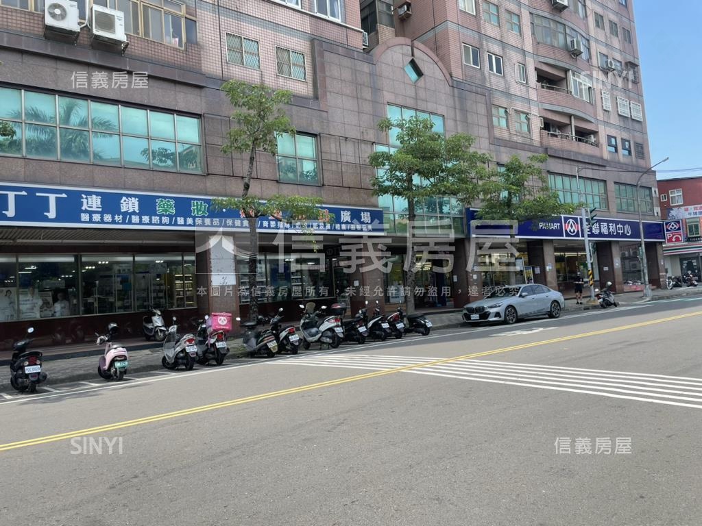 自由大道高樓有平面車位房屋室內格局與周邊環境