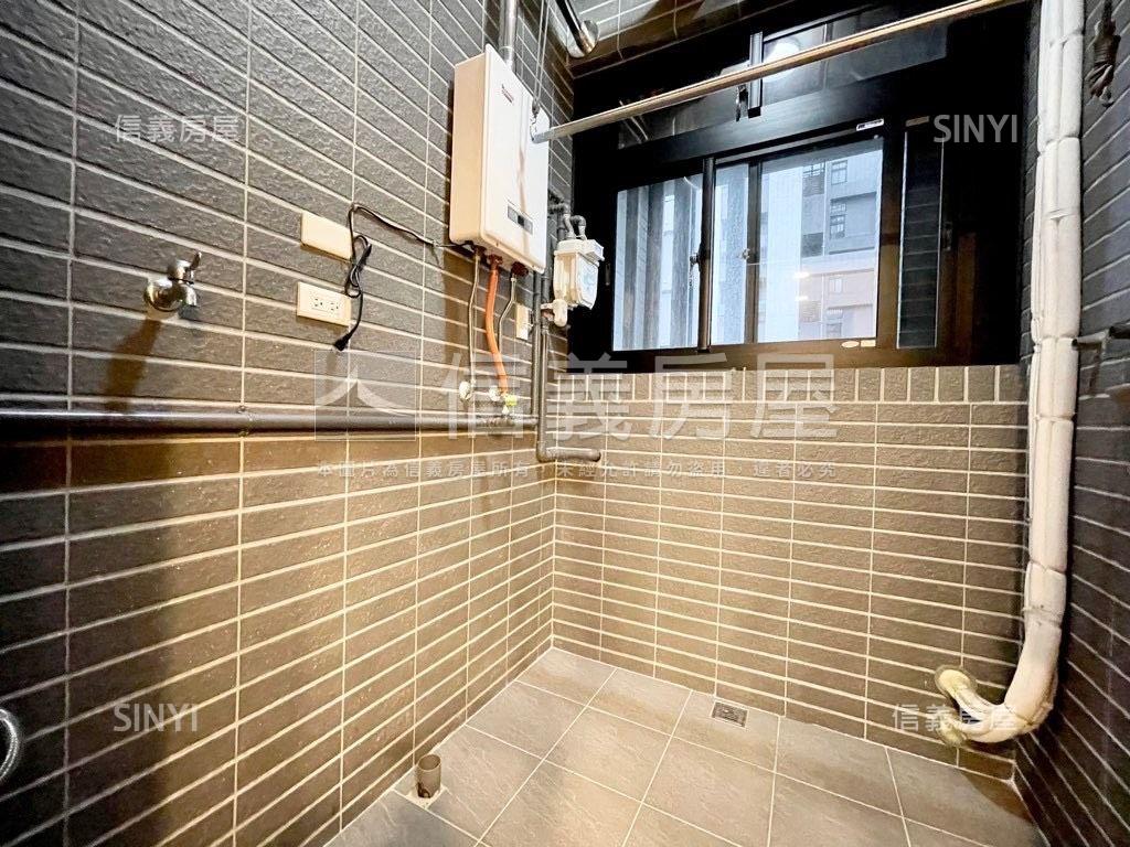 上築精美裝潢兩房車位房屋室內格局與周邊環境