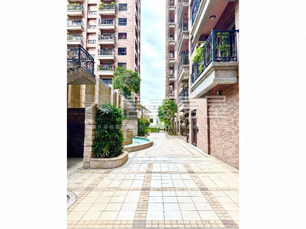 公園旁方正兩房車位房屋室內格局與周邊環境