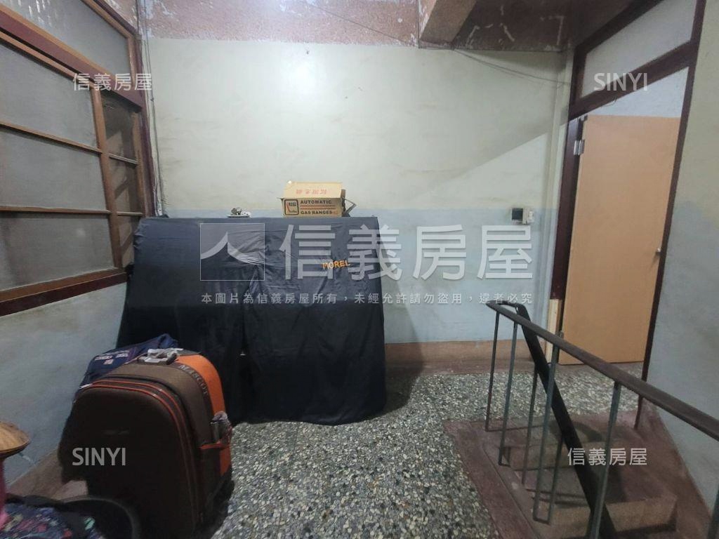 市中心低總價透天房屋室內格局與周邊環境