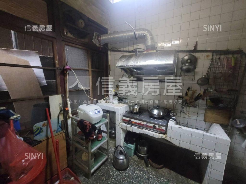市中心低總價透天房屋室內格局與周邊環境