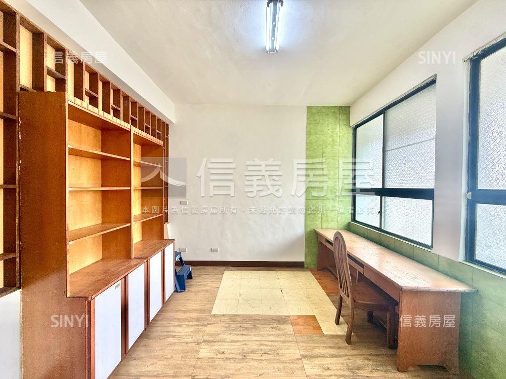 澄清湖特區正街騎樓透天房屋室內格局與周邊環境