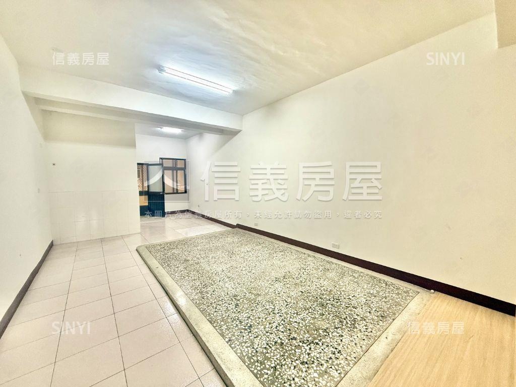 澄清湖特區正街騎樓透天房屋室內格局與周邊環境