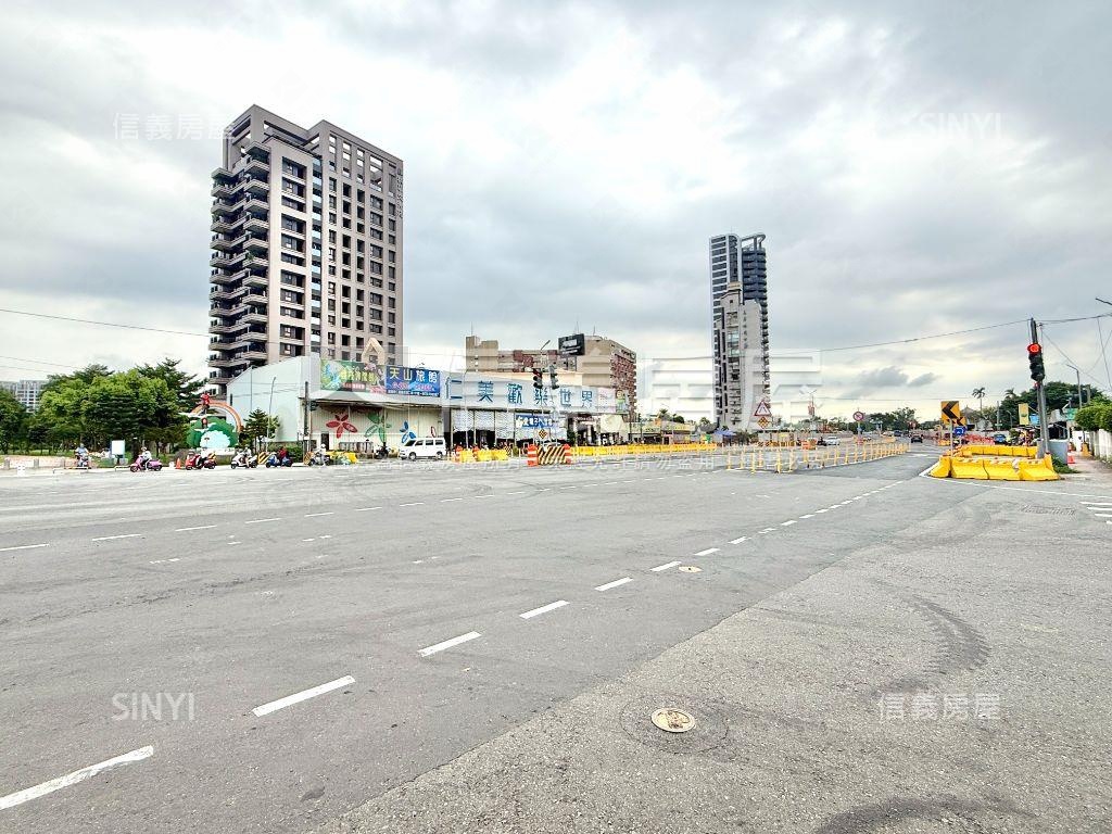 澄清湖特區正街好停車透天房屋室內格局與周邊環境