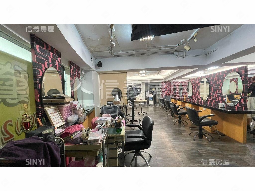 西門捷運口三角窗店辦２房屋室內格局與周邊環境