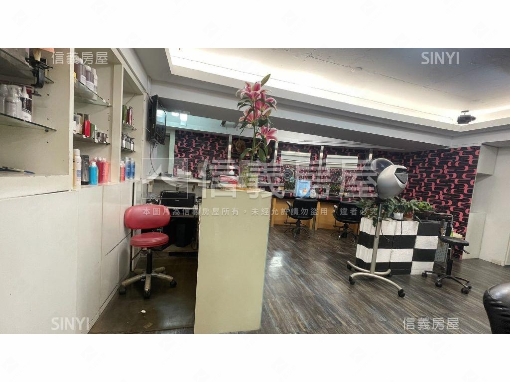 西門捷運口三角窗店辦２房屋室內格局與周邊環境