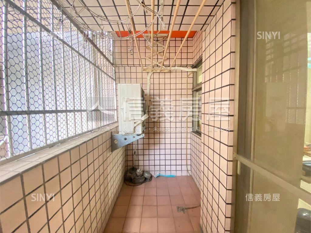 熱鬧商圈旁電梯三房房屋室內格局與周邊環境