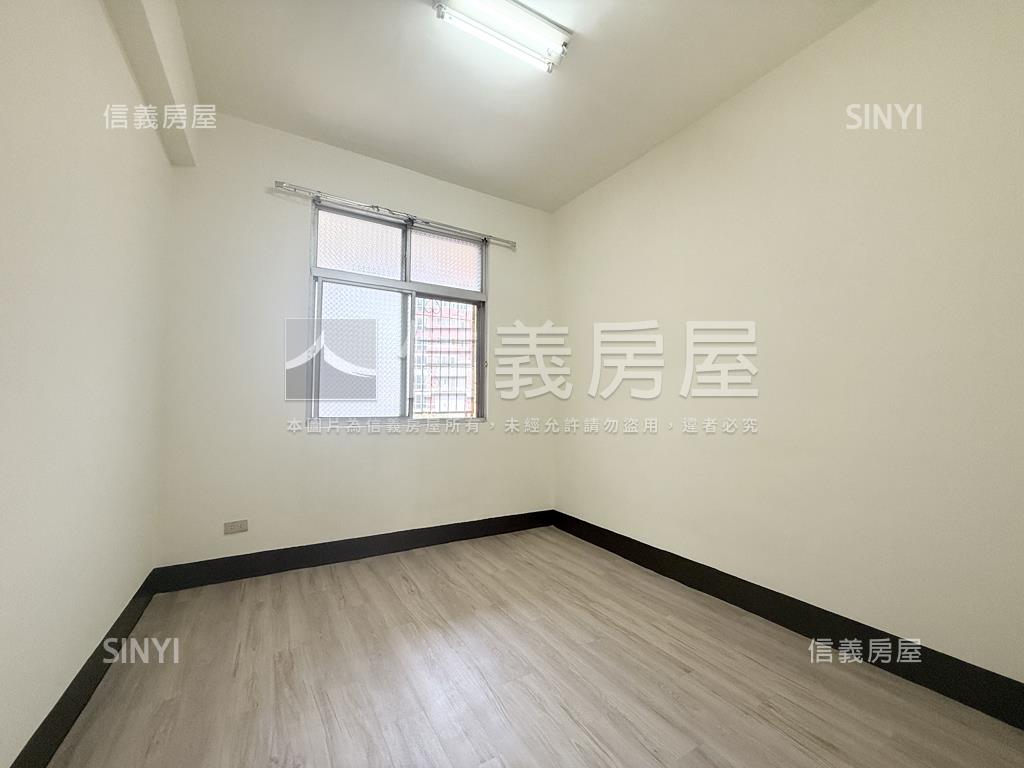 近捷運麗山學區邊間３樓房屋室內格局與周邊環境