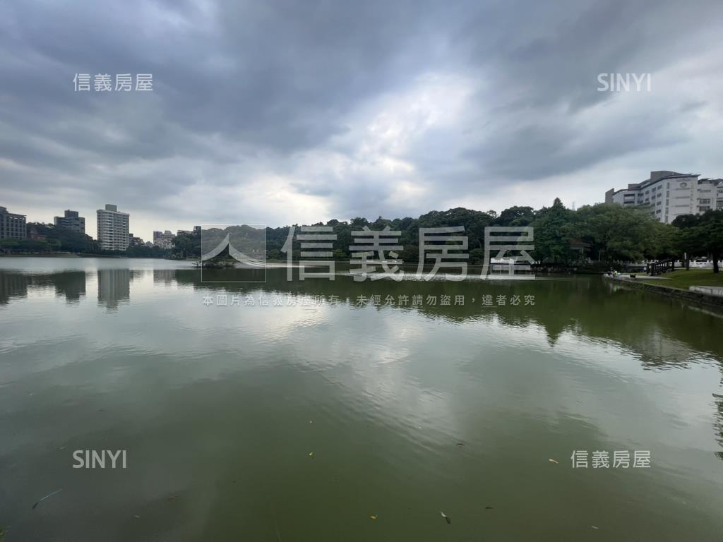 近捷運麗山學區邊間３樓房屋室內格局與周邊環境