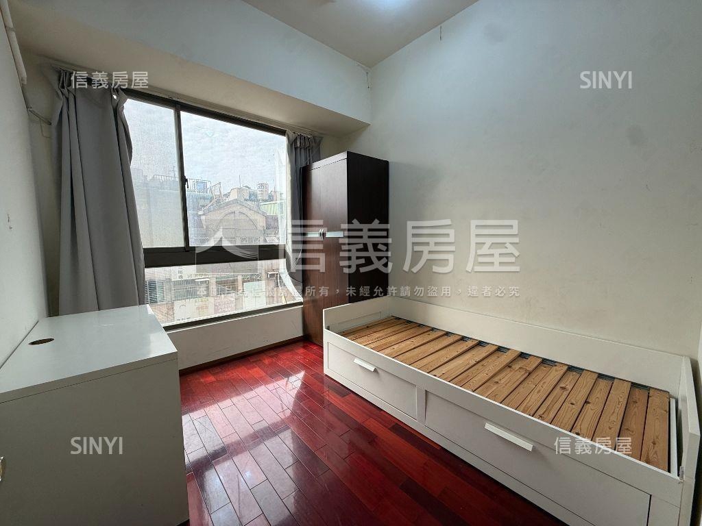 星河稀有三房車位房屋室內格局與周邊環境