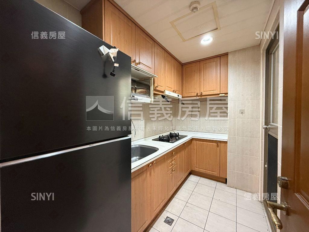 星河稀有三房車位房屋室內格局與周邊環境