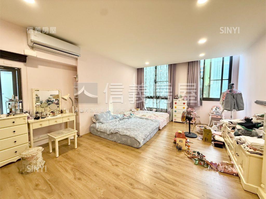 高鐵特區臨路透天房屋室內格局與周邊環境