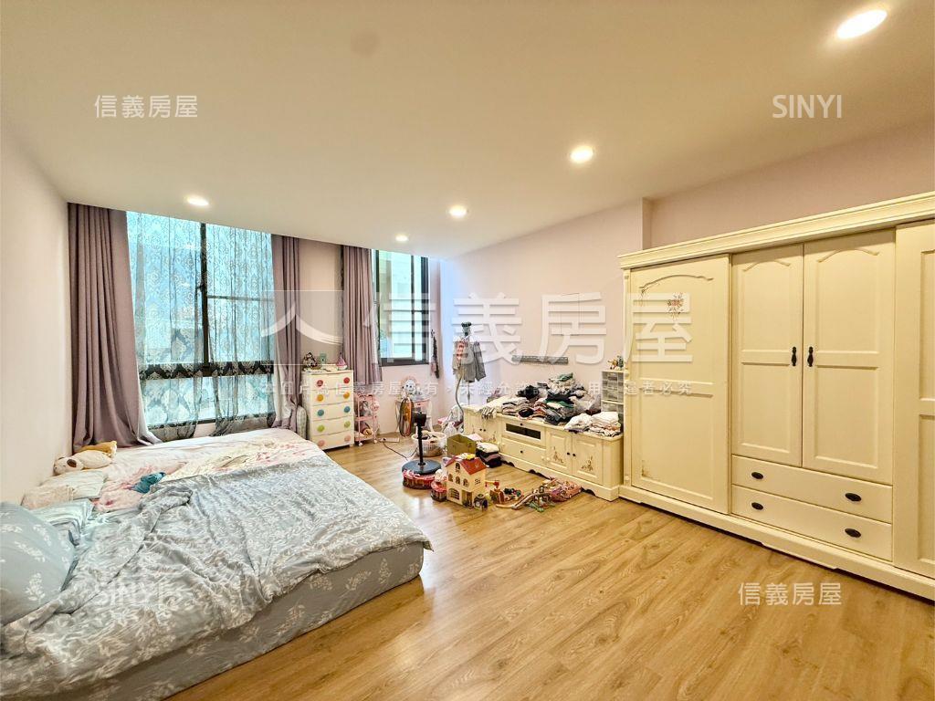 高鐵特區臨路透天房屋室內格局與周邊環境