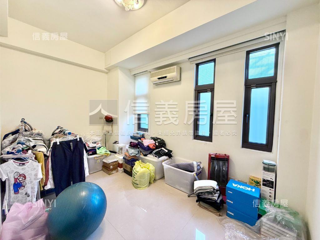 高鐵特區臨路透天房屋室內格局與周邊環境