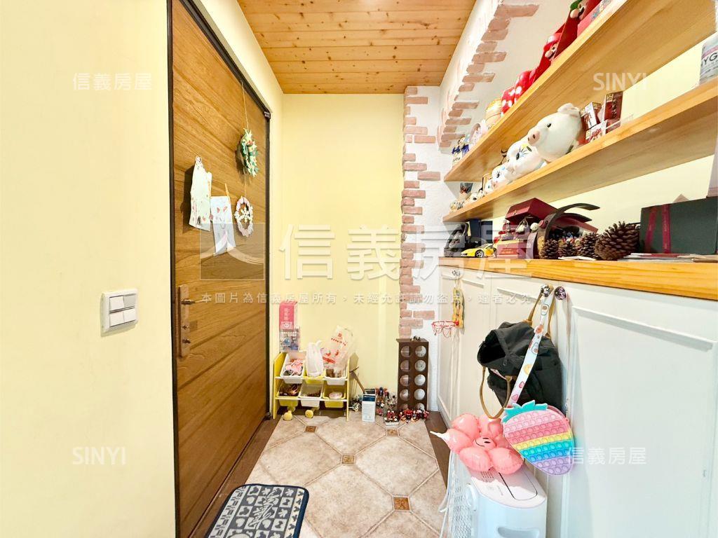 高鐵特區臨路透天房屋室內格局與周邊環境