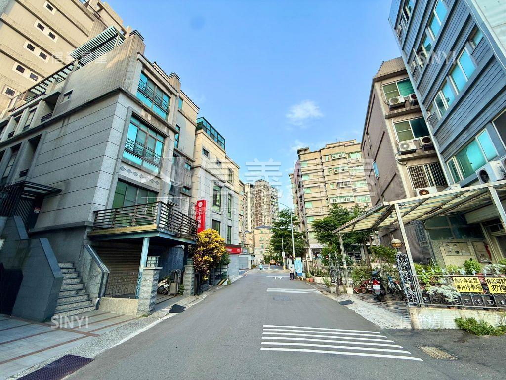 高鐵特區臨路透天房屋室內格局與周邊環境